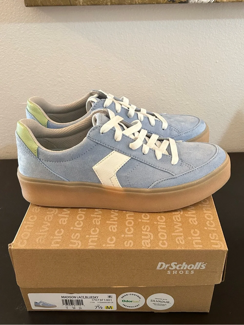 Dr Scholls 🌀NWT! Women’s Light Blue faux suede Lace-Up Sneaker